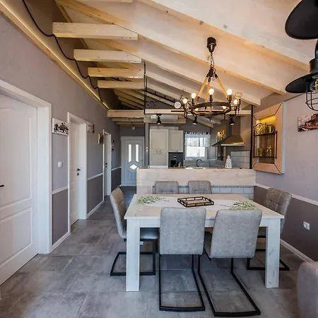 Tereza Nyaraló Trogir